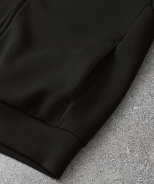 MONO-MART(モノマート)の「イージードライダンボールニットスウェットジップパーカー(パーカー・レディース・ダークネイビー/ダークグレー/ダークブラウン/ブラック/ライトグレー/グレイッシュベージュ/オフホワイト/モカ/ワイン系・L/M/S/XS)」の20枚目の写真