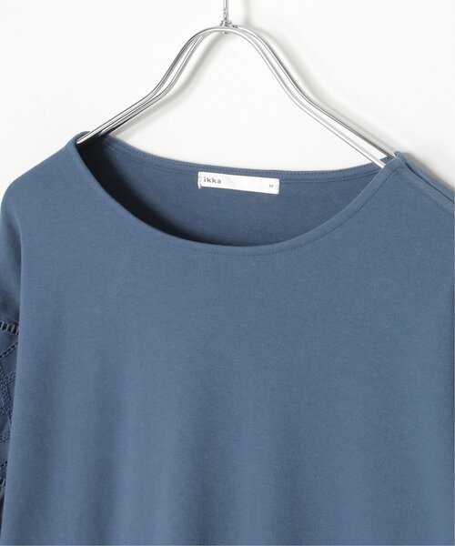 ikka(イッカ)の「【親子コーデ】袖幾何学レース切り替えプルオーバー(Tシャツ/カットソー・レディース・ブルー/ブラック/オフホワイト・M/L/S)」の4枚目の写真