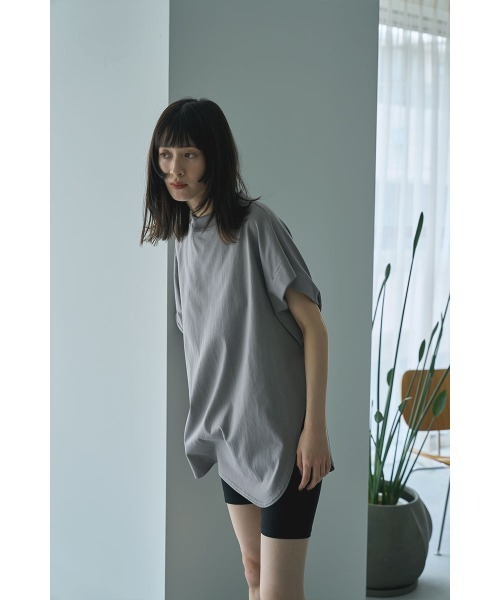 marjour（マージュール）の「ASYMMETRY SLEEVE TEE（Tシャツ/カットソー・レディース・グレー/ブラック・M）」の8枚目の写真
