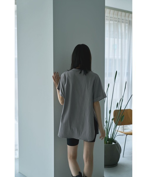 marjour（マージュール）の「ASYMMETRY SLEEVE TEE（Tシャツ/カットソー・レディース・グレー/ブラック・M）」の10枚目の写真