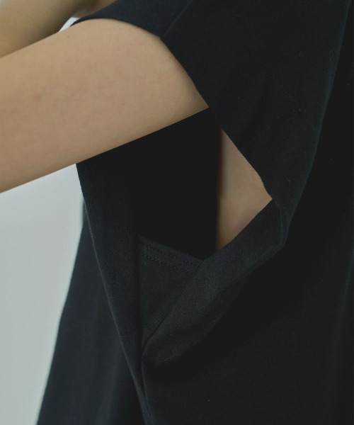 marjour（マージュール）の「ASYMMETRY SLEEVE TEE（Tシャツ/カットソー・レディース・グレー/ブラック・M）」の18枚目の写真