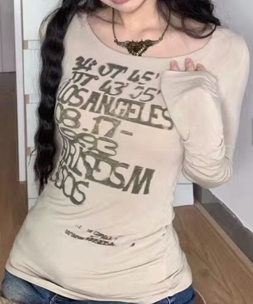 lilful（リルフル）の「【新色登場 ブラック/グレー 】【スタイルアップ効果！】ロゴプリント タイトフィット ロンT（Tシャツ/カットソー・レディース・ライトベージュ/グレー/ブラック・M/L）」の12枚目の写真