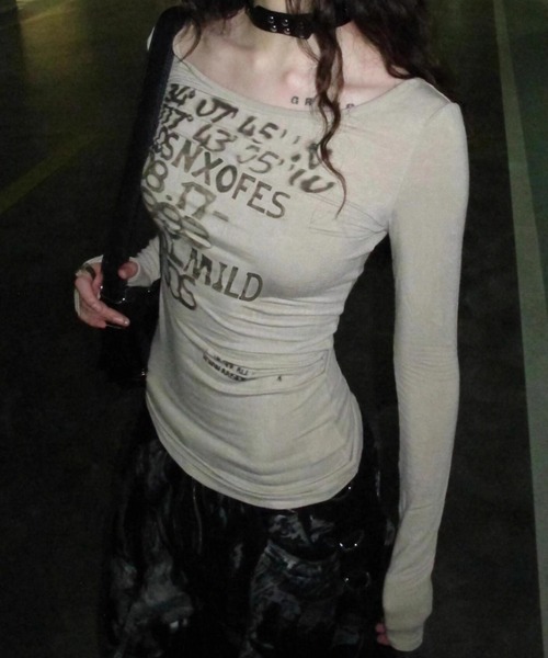 lilful（リルフル）の「【新色登場 ブラック/グレー 】【スタイルアップ効果！】ロゴプリント タイトフィット ロンT（Tシャツ/カットソー・レディース・ライトベージュ/グレー/ブラック・M/L）」の13枚目の写真