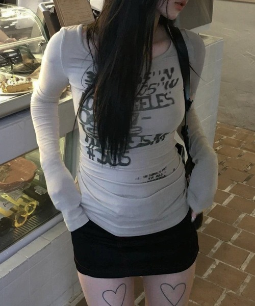 lilful（リルフル）の「【新色登場 ブラック/グレー 】【スタイルアップ効果！】ロゴプリント タイトフィット ロンT（Tシャツ/カットソー・レディース・ライトベージュ/グレー/ブラック・M/L）」の17枚目の写真