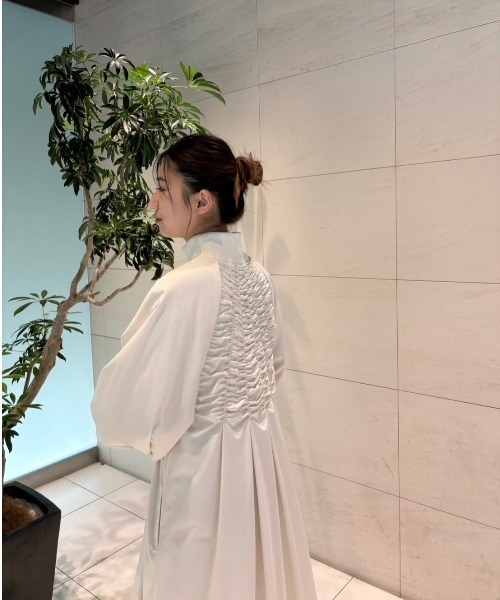 emmi（エミ）の「eco ギャザーディテールワンピース（ワンピース・レディース・アイボリー/ブラック・0/1）」の9枚目の写真