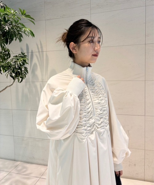 emmi（エミ）の「eco ギャザーディテールワンピース（ワンピース・レディース・アイボリー/ブラック・0/1）」の10枚目の写真