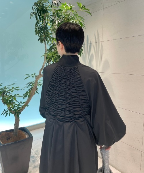 emmi（エミ）の「eco ギャザーディテールワンピース（ワンピース・レディース・アイボリー/ブラック・0/1）」の15枚目の写真