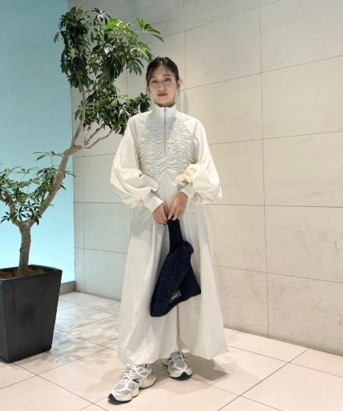 emmi（エミ）の「eco ギャザーディテールワンピース（ワンピース・レディース・アイボリー/ブラック・0/1）」の3枚目の写真