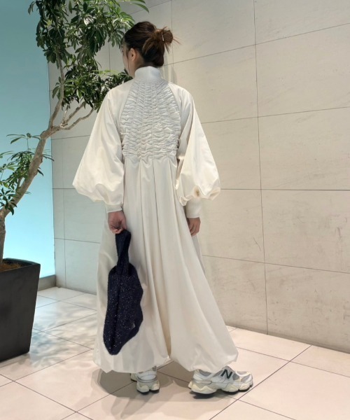 emmi（エミ）の「eco ギャザーディテールワンピース（ワンピース・レディース・アイボリー/ブラック・0/1）」の7枚目の写真