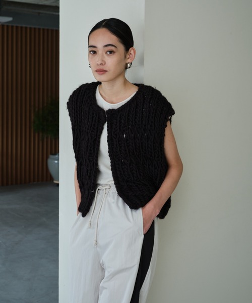AIC.（エーアイシー）の「ハンドニットローゲージベスト（ベスト・レディース・アイボリー/ブラック・FREE）」の20枚目の写真
