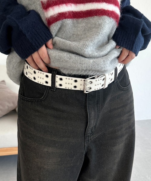 apres jour mignon(アプレジュールミニョン)の「【apresjour mignon×ARIAZ】スタッズベルト(ベルト・レディース・ブラック/レッド/オフホワイト・ONESIZE)」の4枚目の写真