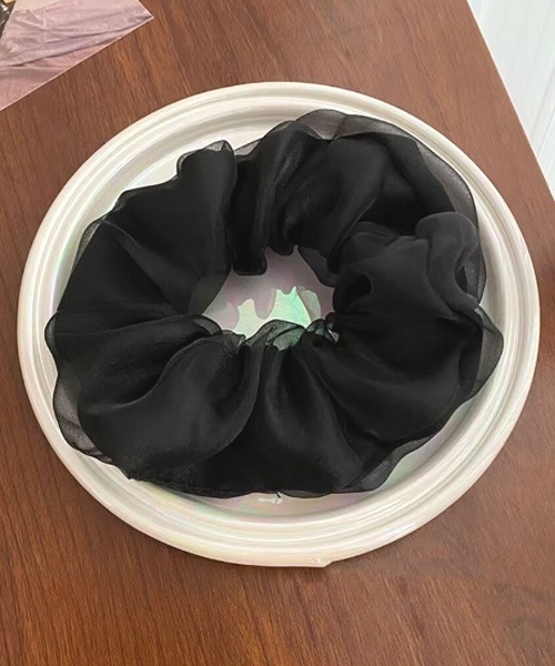 VIBGYOR Women(ヴィブジョー ウィメン)の「【float】オーガンジー シンプル シフォン シュシュ(シュシュ・レディース・アイボリー/ブラック/ブラウン・FREE)」の1枚目の写真