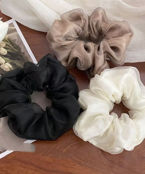 VIBGYOR Women(ヴィブジョー ウィメン)の「【float】オーガンジー シンプル シフォン シュシュ(シュシュ・レディース・アイボリー/ブラック/ブラウン・FREE)」の5枚目の写真