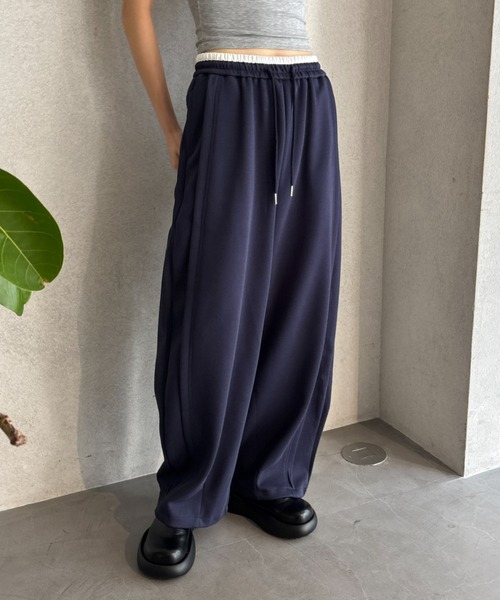 FUULLY STUDIO(フーリィーステューディオ)の「ウエストデザインバレルスエットパンツ(スウェットパンツ・レディース・ネイビー/アイボリー・FREE)」の1枚目の写真