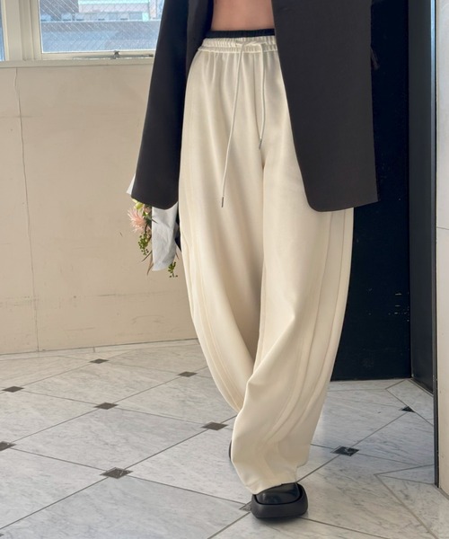 FUULLY STUDIO(フーリィーステューディオ)の「ウエストデザインバレルスエットパンツ(スウェットパンツ・レディース・ネイビー/アイボリー・FREE)」の12枚目の写真