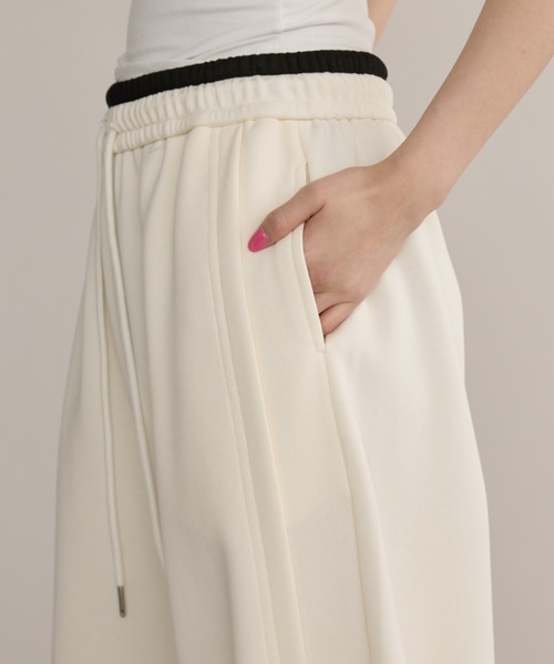 FUULLY STUDIO(フーリィーステューディオ)の「ウエストデザインバレルスエットパンツ(スウェットパンツ・レディース・ネイビー/アイボリー・FREE)」の21枚目の写真