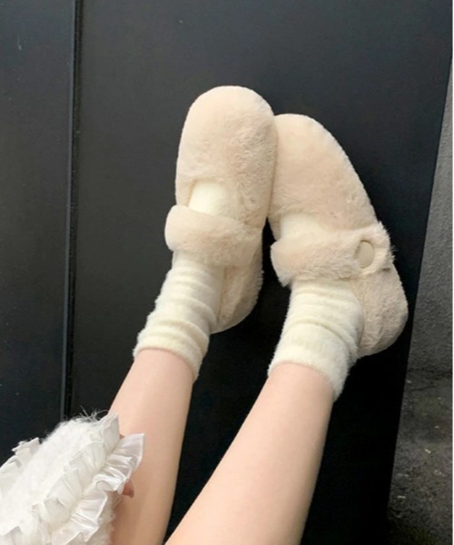 by LEGNA(バイレグナ)の「便利で可愛いフラットシューズ フェイクファーパンプス(バレエシューズ・レディース・ブラック/ホワイト/モカ・22cm/22.5cm/23cm/23.5cm/24cm/24.5cm/25cm/25.5cm)」の1枚目の写真