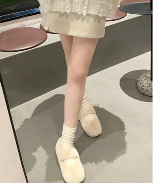 by LEGNA(バイレグナ)の「便利で可愛いフラットシューズ フェイクファーパンプス(バレエシューズ・レディース・ブラック/ホワイト/モカ・22cm/22.5cm/23cm/23.5cm/24cm/24.5cm/25cm/25.5cm)」の5枚目の写真