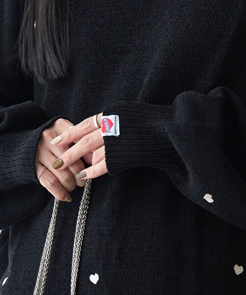 SUNNY  SPORTS（サニースポーツ）の「【大人が着やすいハート柄/WEB限定】SunnySports（サニースポーツ）別注　ハート刺繍モールニット（ニット/セーター・レディース・レッド/オフホワイト/ブラック・FREE）」の13枚目の写真