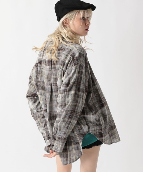 FOREVER 21（フォーエバー トゥエンティーワン）の「【2025SS】ヴィンテージライクチェックオーバーシャツ（シャツ/ブラウス・レディース・イエロー/ネイビー/グレー・FREE）」の17枚目の写真