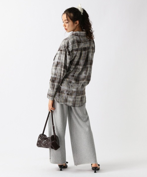 FOREVER 21（フォーエバー トゥエンティーワン）の「【2025SS】ヴィンテージライクチェックオーバーシャツ（シャツ/ブラウス・レディース・イエロー/ネイビー/グレー・FREE）」の4枚目の写真