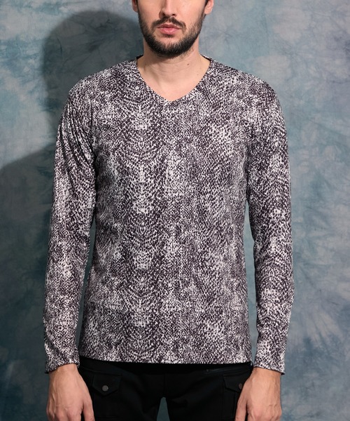 HIDEAWAYS NICOLE（ハイダウェイニコル）の「パイソン柄プリントVネックプルオーバー（Tシャツ/カットソー・メンズ・オフホワイト/グレー/ブラック・MEDIUM/LARGE/X-LARGE）」の7枚目の写真