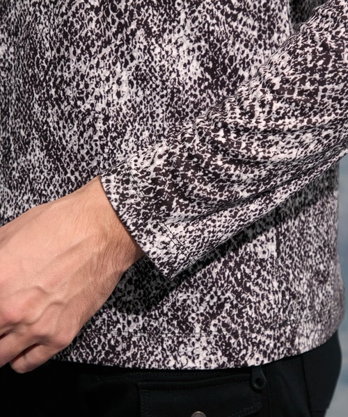 HIDEAWAYS NICOLE（ハイダウェイニコル）の「パイソン柄プリントVネックプルオーバー（Tシャツ/カットソー・メンズ・オフホワイト/グレー/ブラック・MEDIUM/LARGE/X-LARGE）」の11枚目の写真