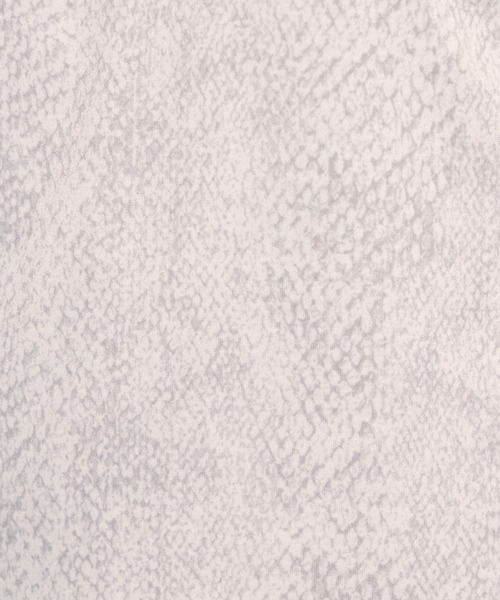 HIDEAWAYS NICOLE（ハイダウェイニコル）の「パイソン柄プリントVネックプルオーバー（Tシャツ/カットソー・メンズ・オフホワイト/グレー/ブラック・MEDIUM/LARGE/X-LARGE）」の12枚目の写真