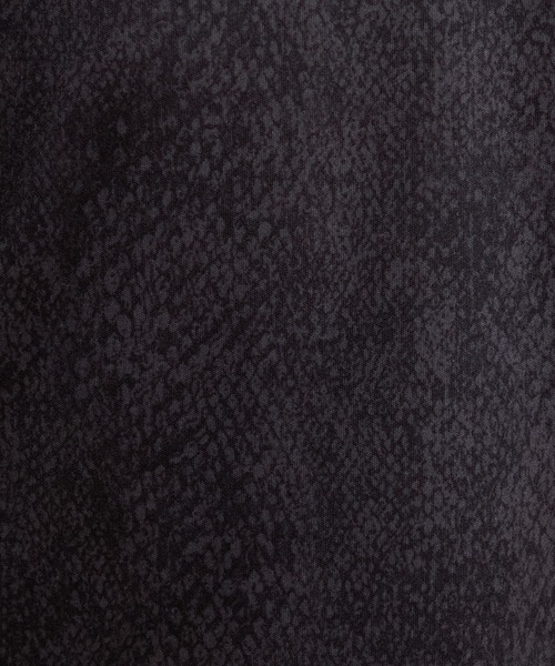 HIDEAWAYS NICOLE（ハイダウェイニコル）の「パイソン柄プリントVネックプルオーバー（Tシャツ/カットソー・メンズ・オフホワイト/グレー/ブラック・MEDIUM/LARGE/X-LARGE）」の14枚目の写真