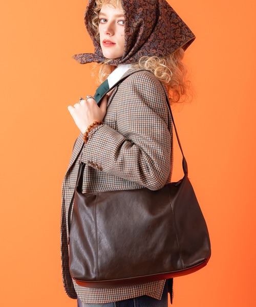 ankoROCK(アンコロック)の「an meets zakka 合成皮革レトロスクエアショルダーバッグ / バック 鞄 ユニセックス メンズ レディース カバン(ショルダーバッグ・レディース・ブラウン/ボルドー/ブラック・ONESIZE)」の2枚目の写真