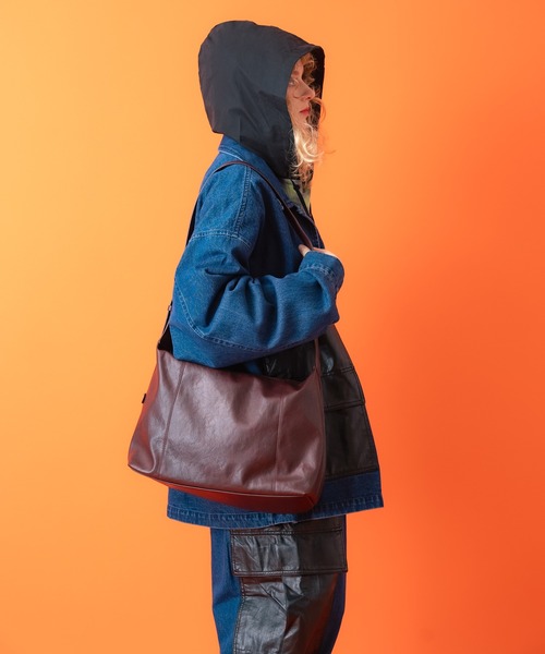 ankoROCK(アンコロック)の「an meets zakka 合成皮革レトロスクエアショルダーバッグ / バック 鞄 ユニセックス メンズ レディース カバン(ショルダーバッグ・レディース・ブラウン/ボルドー/ブラック・ONESIZE)」の21枚目の写真