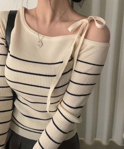 Teem Store(チームストア)の「リボンワンショルボーダーニット(ニット/セーター・レディース・ネイビー/ピンク/ブルー/ホワイト・F)」の8枚目の写真