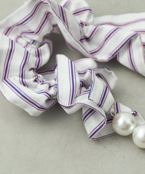 Actually(アクチュアリー)の「ストライプギャザースマホストラップ(スマホグッズ・レディース・ホワイト/ブルー系その他・0)」の3枚目の写真