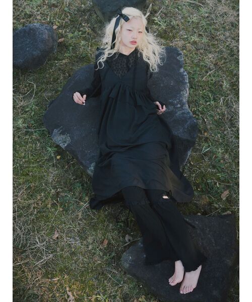 merry jenny（メリージェニー）の「サテンリボンジャンパーワンピース（ワンピース・レディース・ブラック/オフホワイト・FREE）」の3枚目の写真