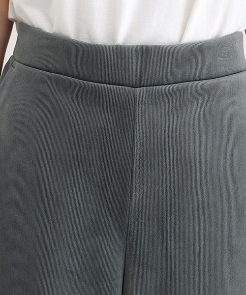 Aletta vita(アレッタビータ)の「裏起毛細コーデュロイドロストセミワイドパンツ(その他パンツ・レディース・オフホワイト/ブルーグレー/チャコール・M/TALL)」の19枚目の写真