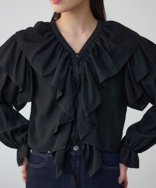 AZUL by moussy（アズールバイマウジー）の「ラッフルフリルブラウス（シャツ/ブラウス・レディース・ピンク/アイボリー/ブラック・FREE）」の2枚目の写真