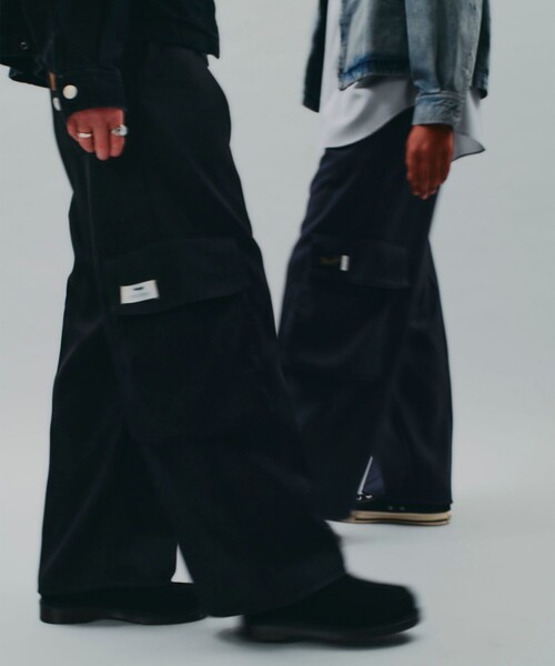 PUBLIC TOKYO（パブリックトウキョウ）の「【PUBLIC TOKYO × Wrangler】PARACHUTE WRANCHER（カーゴパンツ・メンズ・ブラック/ダークネイビー・1/2）」の6枚目の写真