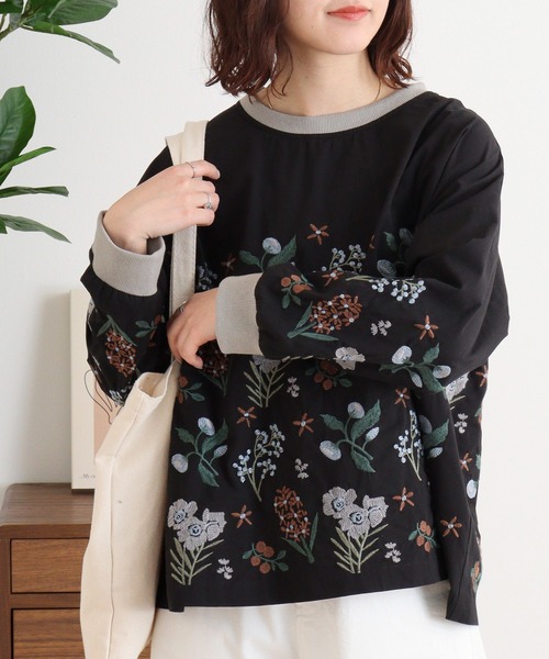 Emago(イマゴ)の「EMAGO 花刺繍ブラウス(シャツ/ブラウス・レディース・アイボリー/グリーン/ブラック・FREE)」の7枚目の写真