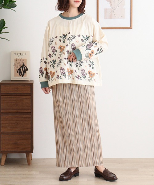 Emago(イマゴ)の「EMAGO 花刺繍ブラウス(シャツ/ブラウス・レディース・アイボリー/グリーン/ブラック・FREE)」の4枚目の写真
