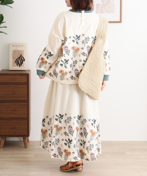 Emago(イマゴ)の「EMAGO 花刺繍ブラウス(シャツ/ブラウス・レディース・アイボリー/グリーン/ブラック・FREE)」の6枚目の写真