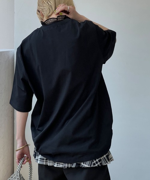 chuclla(チュクラ)の「【YOUYILIN】シアーフリルネック オーバーT CHYOUW25s021(Tシャツ/カットソー・レディース・グレー/ブラック・FREE)」の20枚目の写真