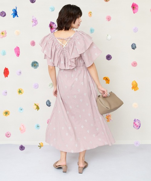 JETSET SOLO PLUS (ジェットセットソロプラス)の「【INDUS luxury for JETSET SOLO PLUS】ホイルプリントVネックフレアワンピース(ワンピース・レディース・チャコールグレー/スモークピンク・FREE)」の3枚目の写真