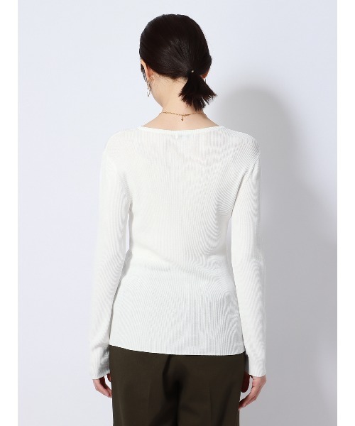 SUIT SQUARE(スーツスクエア)の「クルーネックシアーリブニット 長袖 ハンドウォッシュ レーヨンナイロン 無地(Tシャツ/カットソー・レディース・ホワイト系/ブラック系・38(9号))」の16枚目の写真