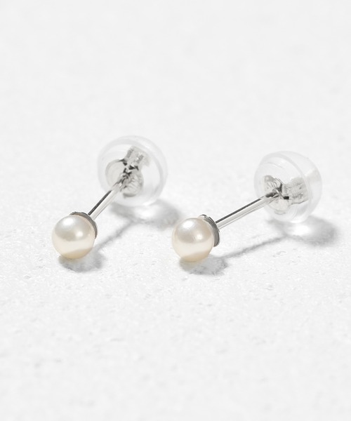 Jewel closet by L&Co.(ジュエルクローゼットバイエルアンドコー)の「K10 ホワイトゴールド シェル/貝 パール ピアス(ピアス(両耳用)・レディース・ゴールド系1/ゴールド系2/ゴールド系・FREE)」の2枚目の写真