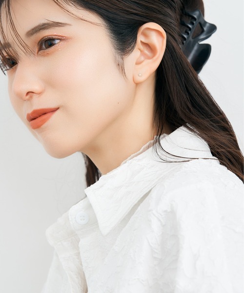 Jewel closet by L&Co.(ジュエルクローゼットバイエルアンドコー)の「K10 ホワイトゴールド シェル/貝 パール ピアス(ピアス(両耳用)・レディース・ゴールド系1/ゴールド系2/ゴールド系・FREE)」の15枚目の写真