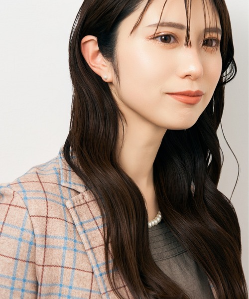 Jewel closet by L&Co.(ジュエルクローゼットバイエルアンドコー)の「K10 ホワイトゴールド シェル/貝 パール ピアス(ピアス(両耳用)・レディース・ゴールド系1/ゴールド系2/ゴールド系・FREE)」の6枚目の写真