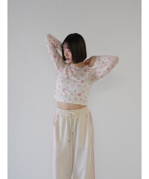 Uenui（ウニュイ）の「リボン シアートップス　ショート丈（Tシャツ/カットソー・レディース・ブラック/ピンク/ホワイト・FREE）」の4枚目の写真