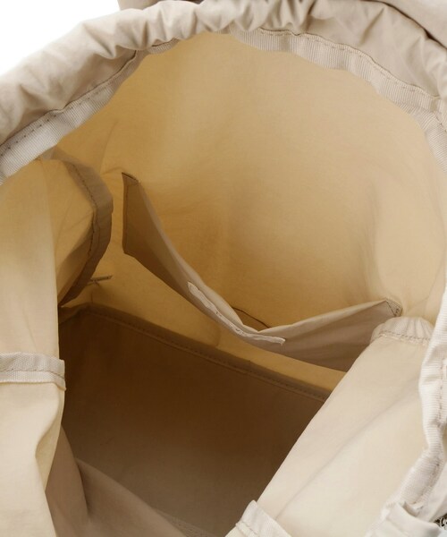 grove（グローブ）の「【晴れの日も雨の日も】撥水フラップナイロンリュック（バックパック/リュック・レディース・ブラック/ライトベージュ・00）」の17枚目の写真