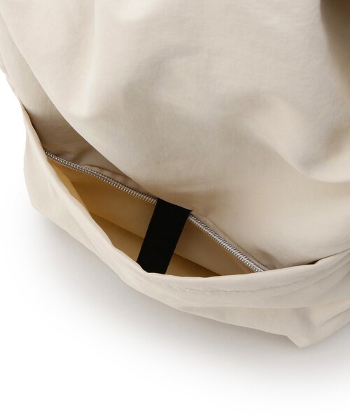 grove（グローブ）の「【晴れの日も雨の日も】撥水フラップナイロンリュック（バックパック/リュック・レディース・ブラック/ライトベージュ・00）」の18枚目の写真