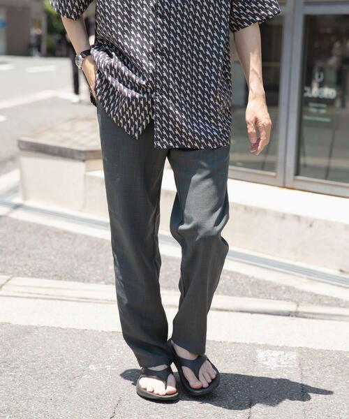 ITEMS URBANRESEARCH(アイテムズ アーバンリサーチ)の「『イージーケア/速乾/UVカット』『セットアップ対応』クイックドライリネンタッチイージーパンツ(その他パンツ・メンズ・ブラウン/グリーン/ブラック/チャコールグレー・MEDIUM/LARGE)」の2枚目の写真